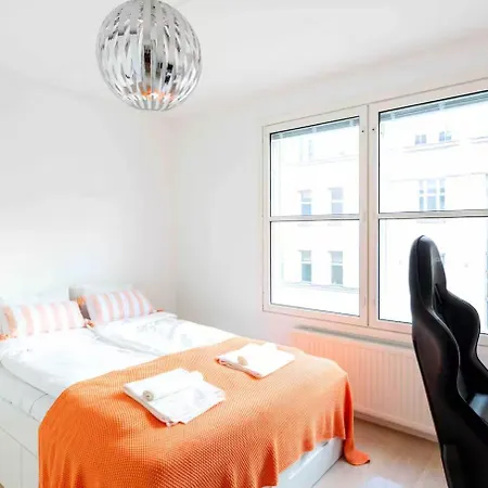 Modern 1br With Balcony At Centre * Helsinki