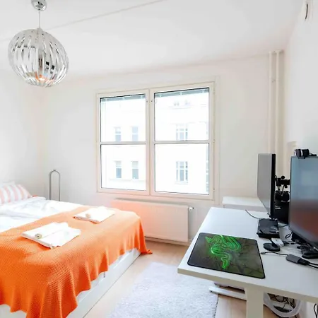 Modern 1br With Balcony At Centre