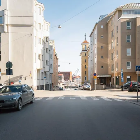 1br With Balcony Next To The Sea
