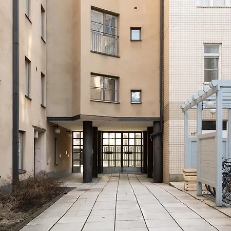 Modern 1br With Balcony At Centre Apartment