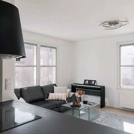 Modern 1br With Balcony At Centre Apartment *