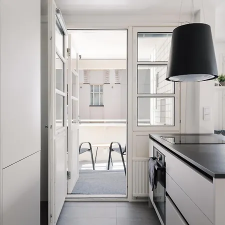 Modern 1br With Balcony At Centre *