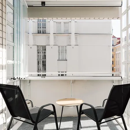 Modern 1br With Balcony At Centre