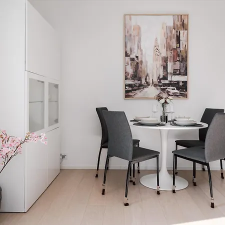 Apartment Modern 1br With Balcony At Centre *
