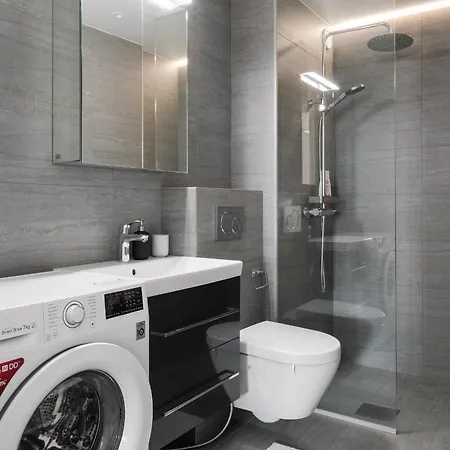 Modern 1br With Balcony At Centre Apartment